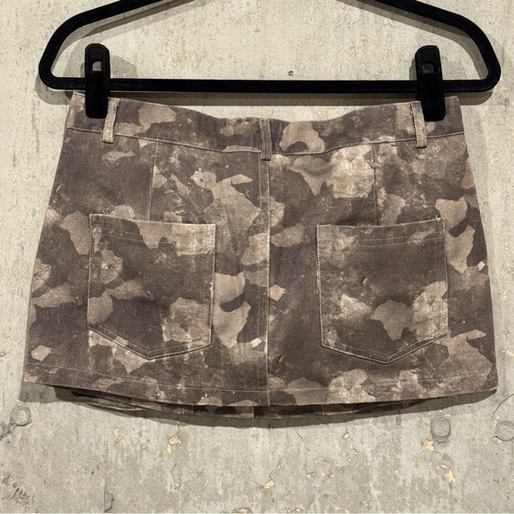 Edikted Size Medium Olive Camouflage Low Waist Cargo Zipper Pockets Mini Skirt - Picture 2 of 8